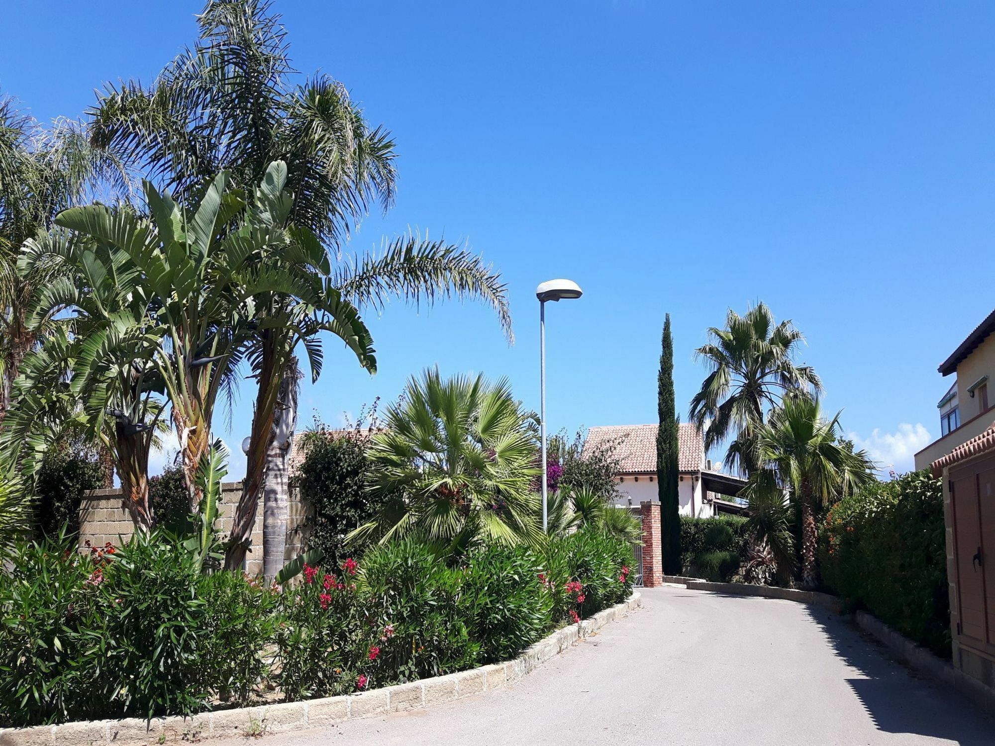Villa Amare 캄포펠리체 디 로첼라 외부 사진